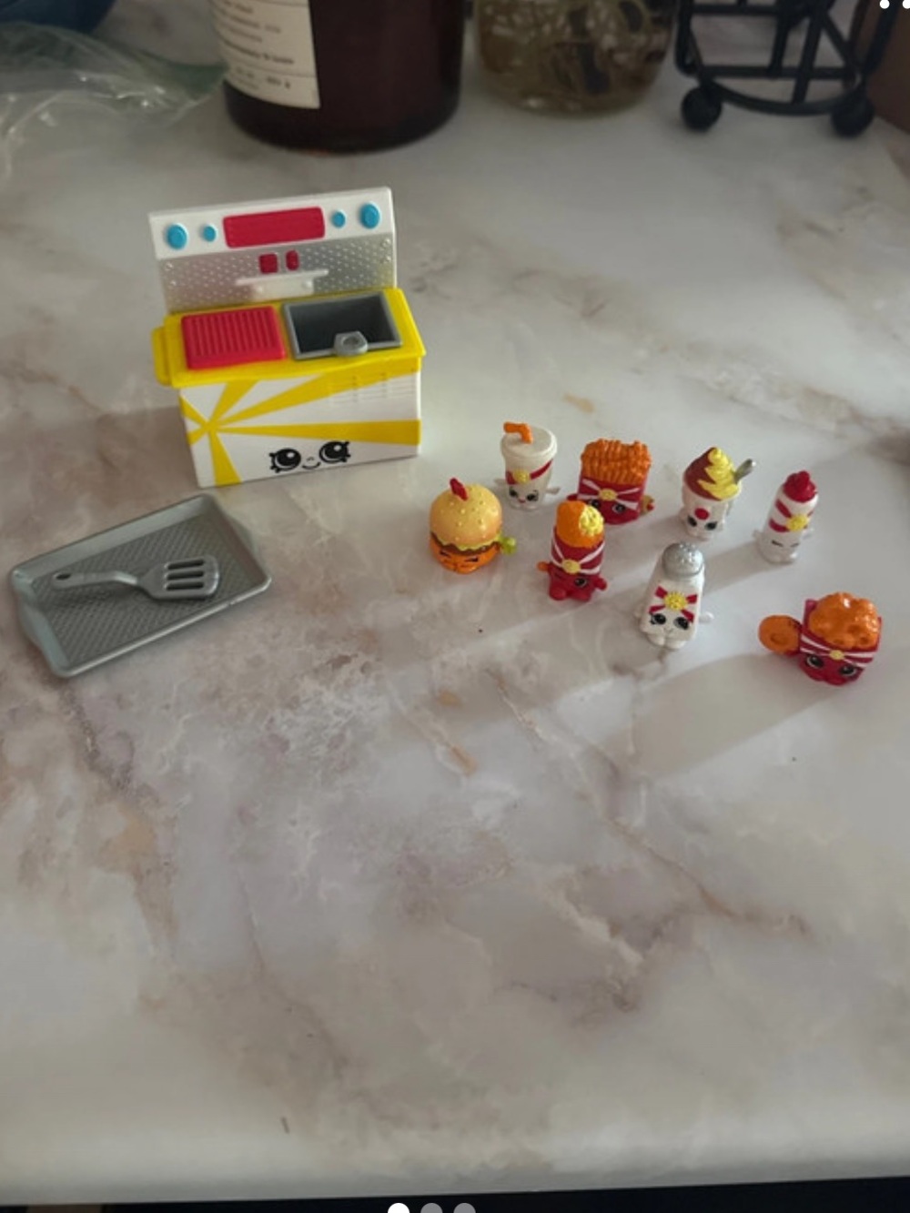 Shopkins Fast-Food Playset with Mini Food Characters - Kids Toys